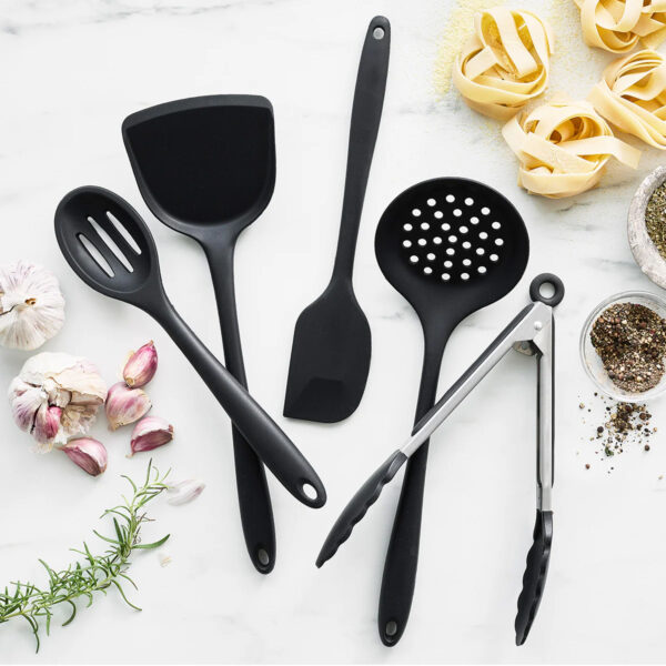 Cooking with heat-resistant silicone kitchen utensil in non-stick pan